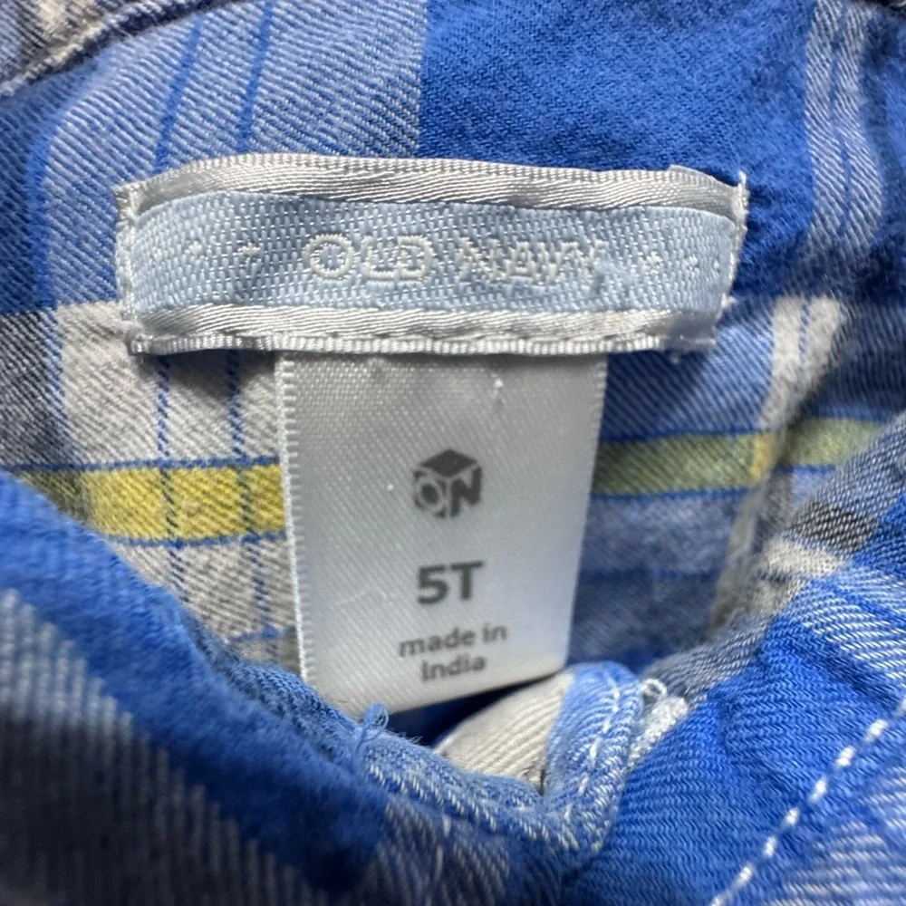 Old Navy Boys 5t plaid flannel button down shirt k258